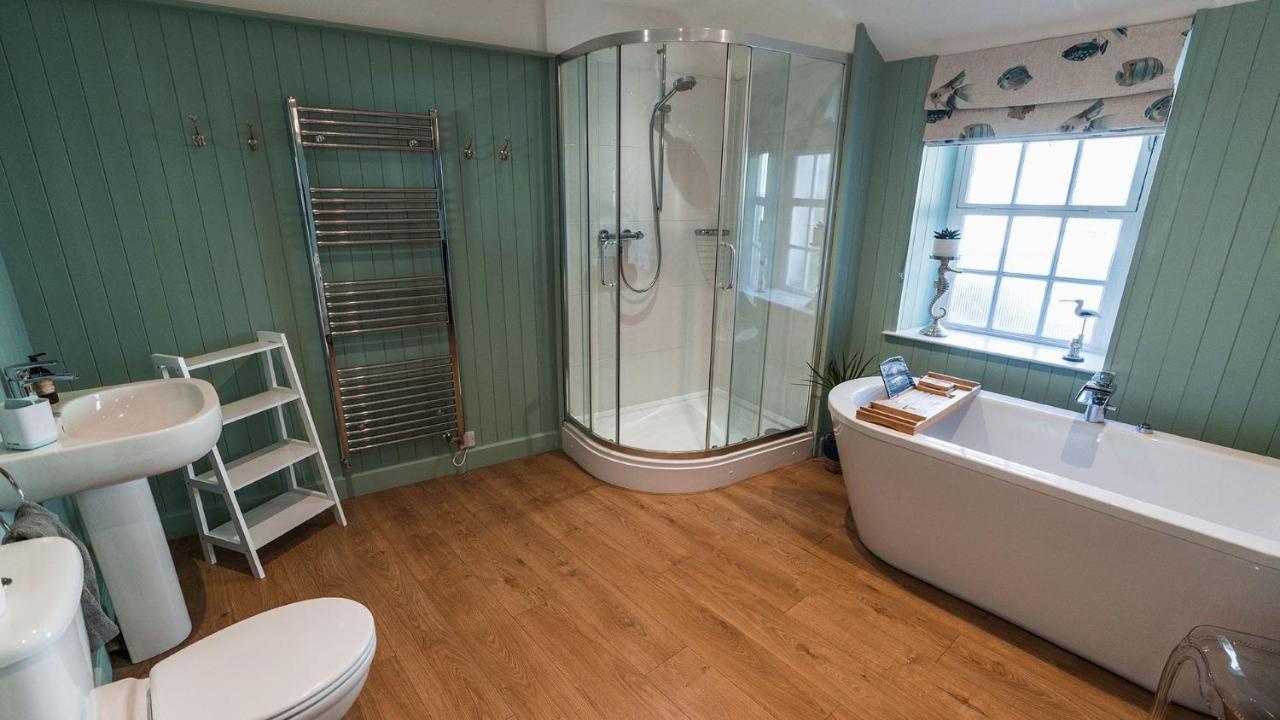 Pilot House Villa Бiuмарис Екстериор снимка