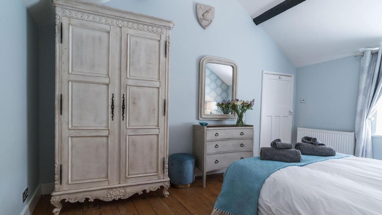 Pilot House Villa Бiuмарис Екстериор снимка